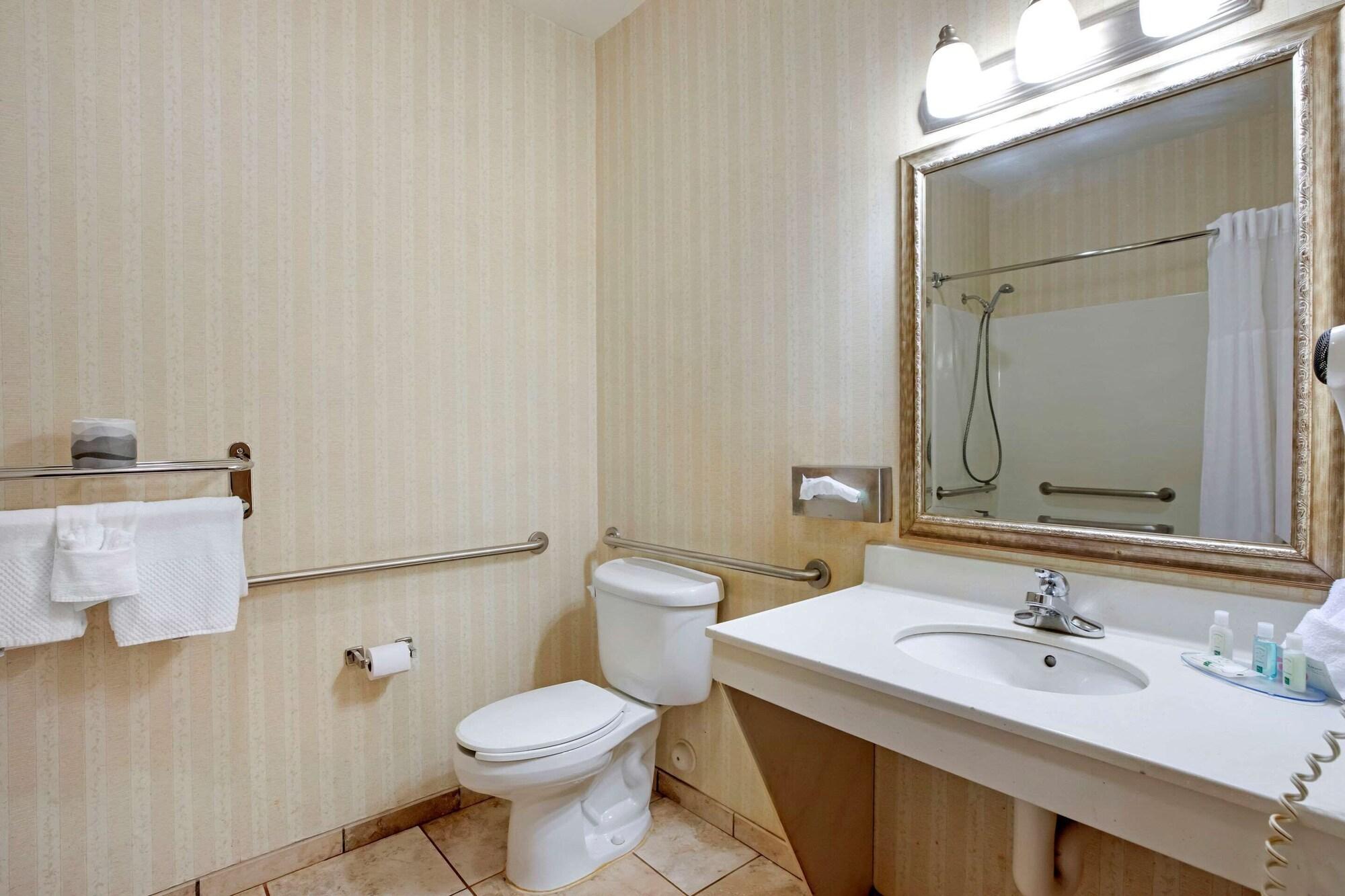 Quality Inn & Suites Wellington - Fort Collins Extérieur photo