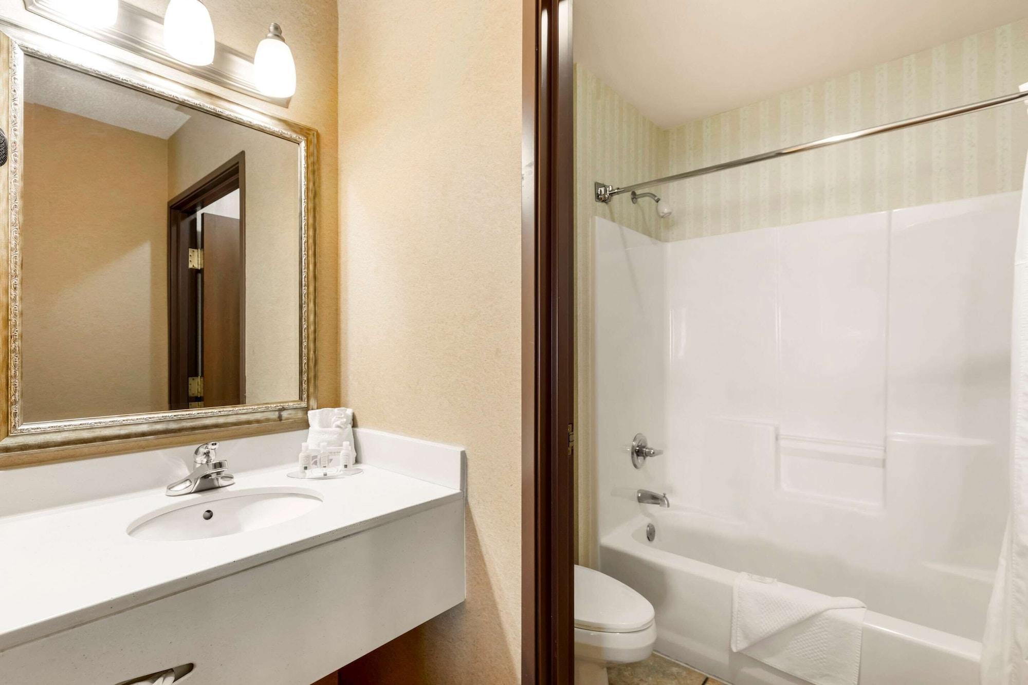Quality Inn & Suites Wellington - Fort Collins Extérieur photo